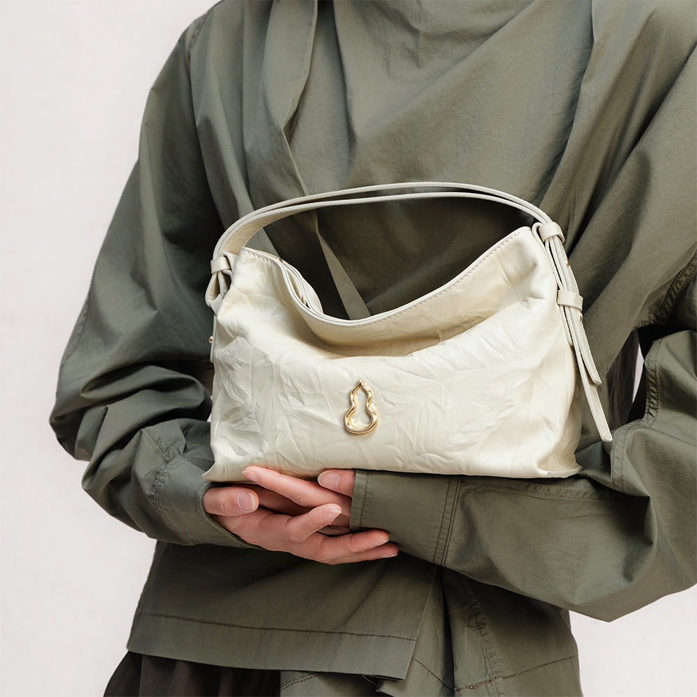 Bampo Small Flow Hobo on Model 2