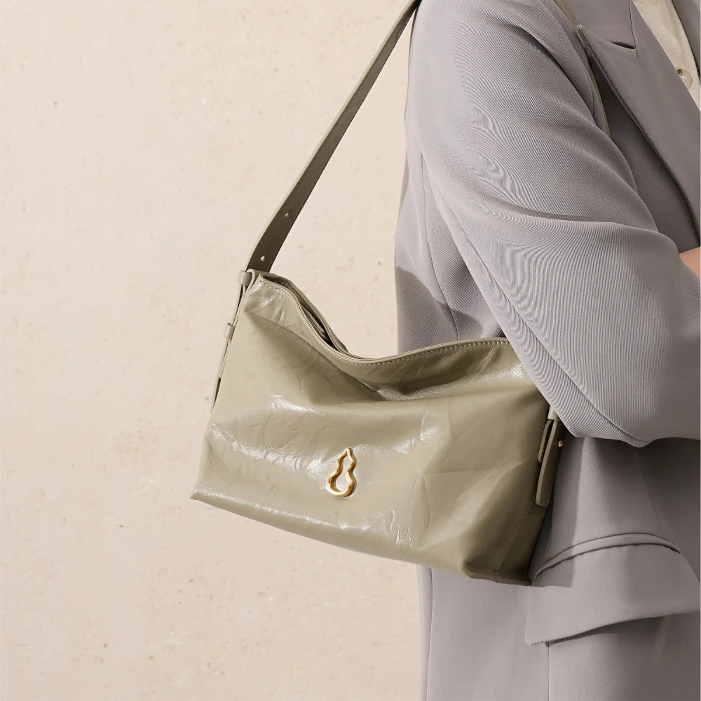 Bampo Small Flow Hobo on Model 1