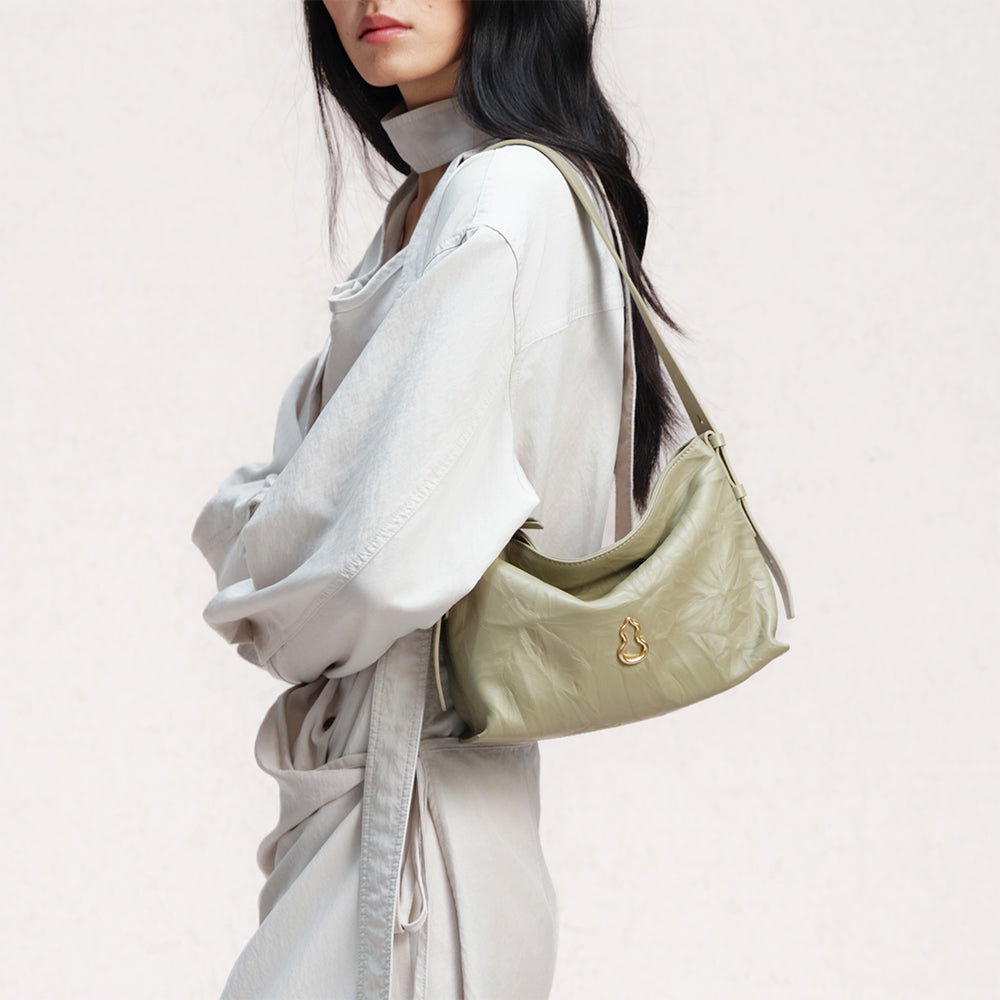 Bampo Small Flow Hobo on Model 7