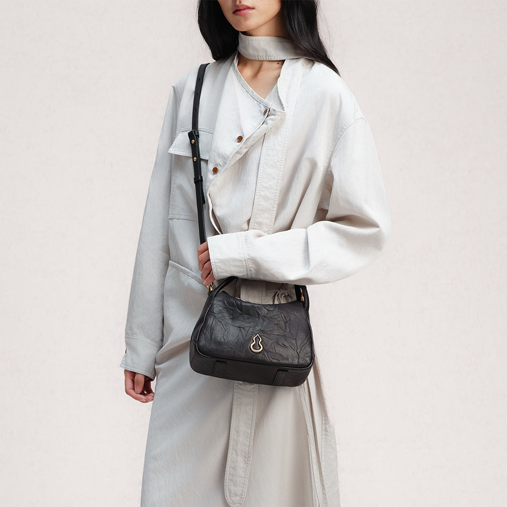 Bampo Small Harmony Tote (Texture Version) on Model 7