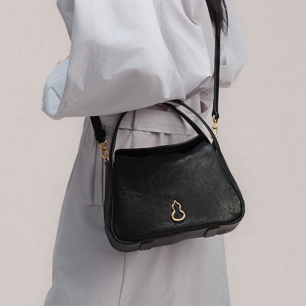 Bampo Small Harmony Tote (Vegetable Tanned) on Model 2