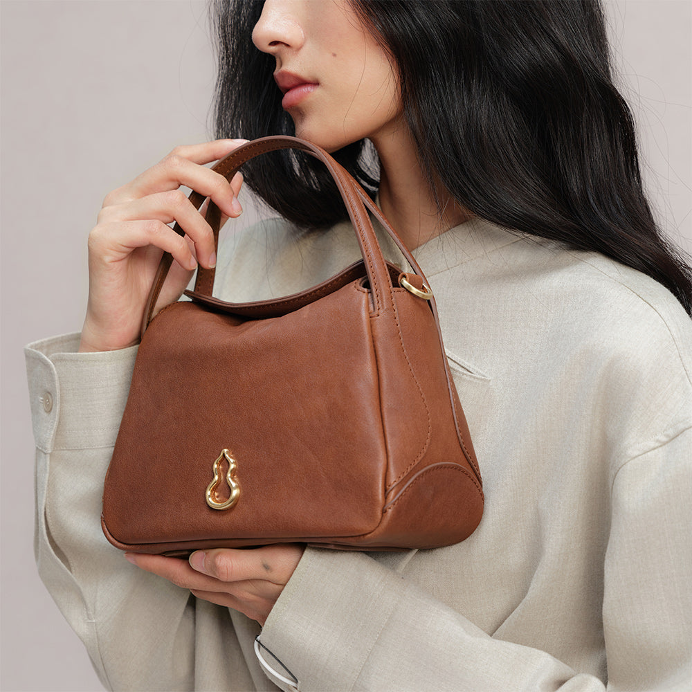Bampo Small Harmony Tote (Vegetable Tanned) on Model 1