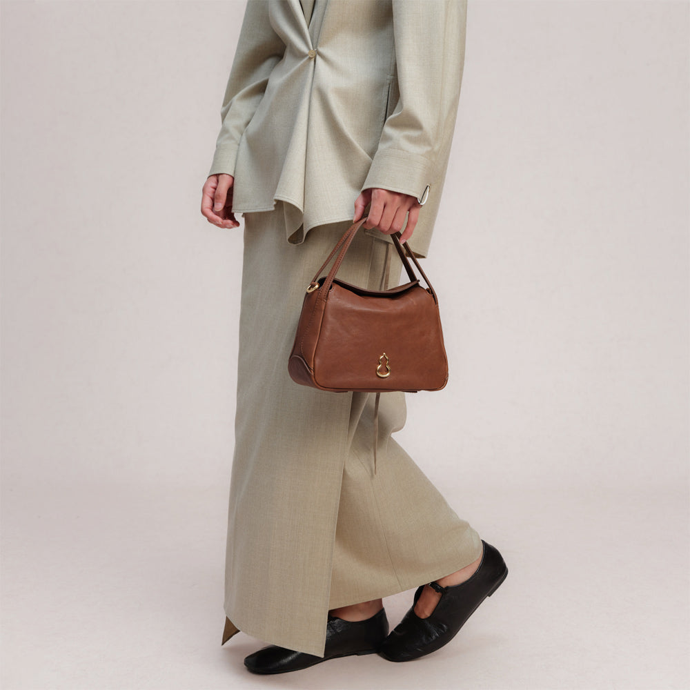Bampo Small Harmony Tote (Vegetable Tanned) on Model 8