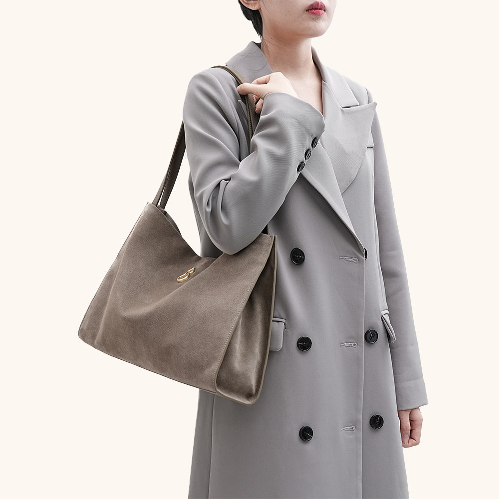 Bampo Velvet Land Tote on Model 2