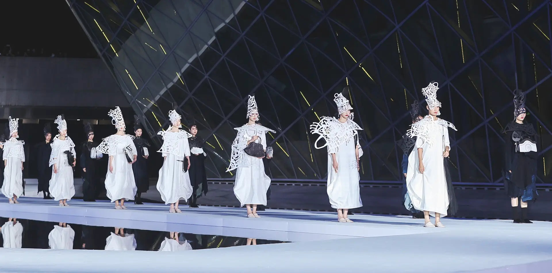 Load video: Bampo Runway Show in the Guangzhou Opera House