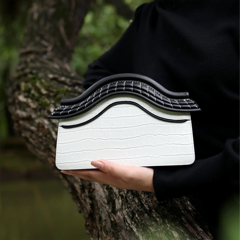 Bampo garden of pleasance purse on Model 1