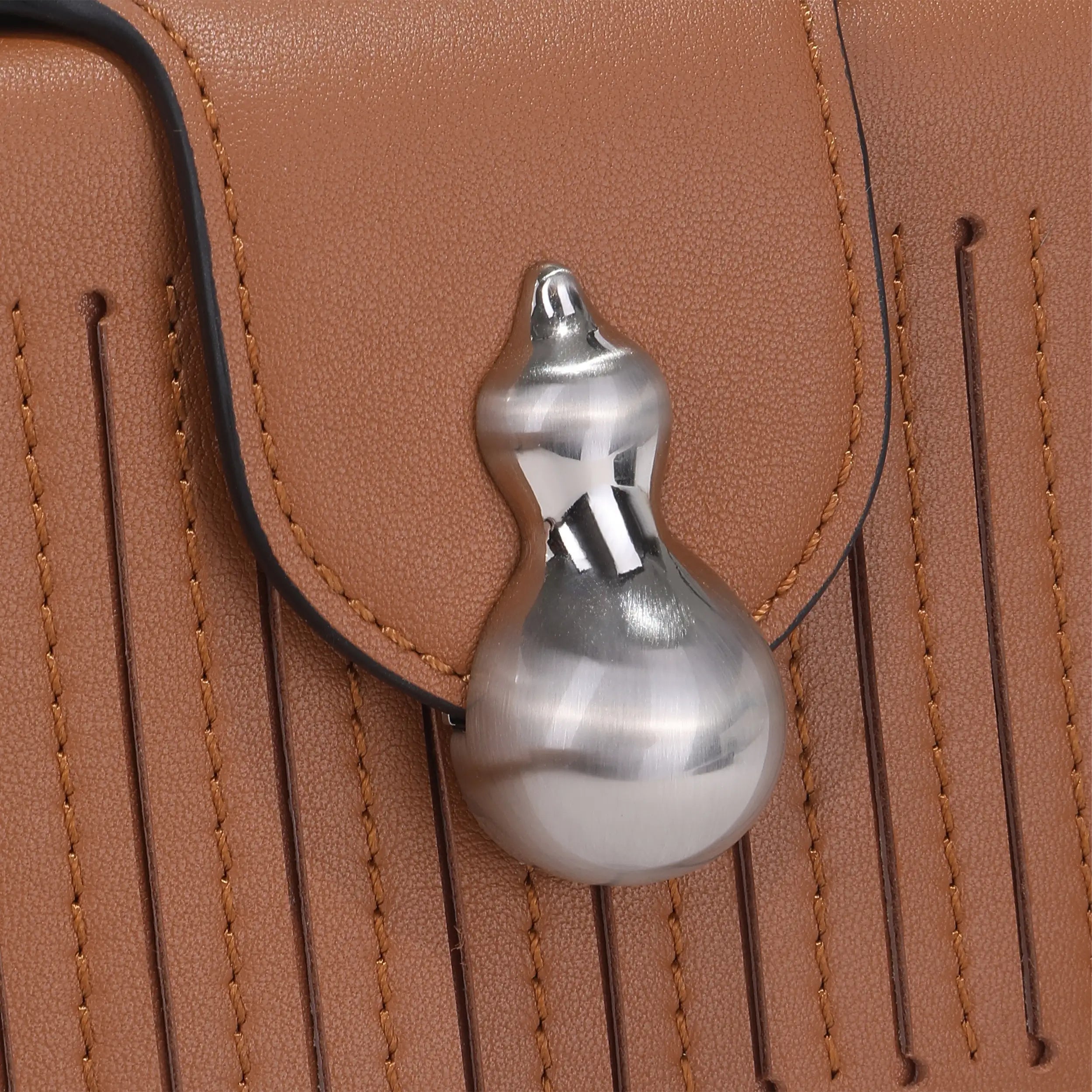 hulu handbag in brown | Bampo
