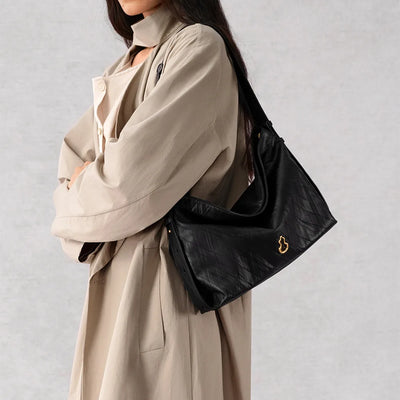 Medium Flow Hobo (Dong Grid Embossed)