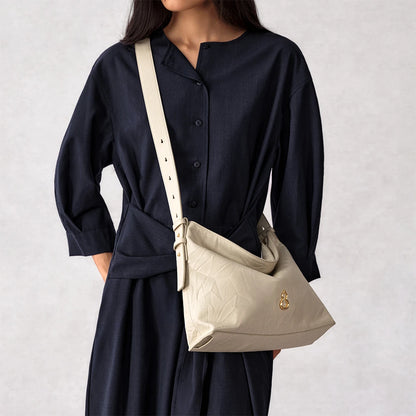 Medium Flow Hobo (Dong Hand-Crinkled Texture)