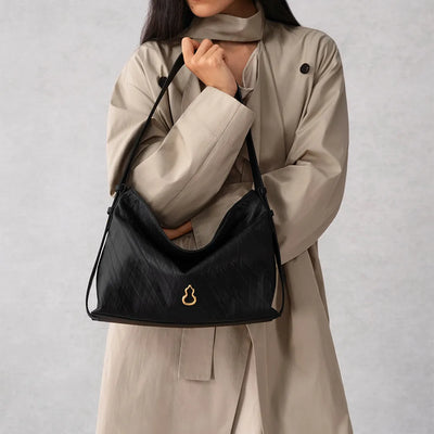 Medium Flow Hobo (Dong Grid Embossed)