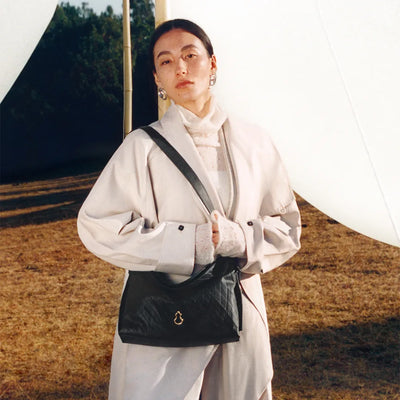 Medium Flow Hobo (Dong Grid Embossed)