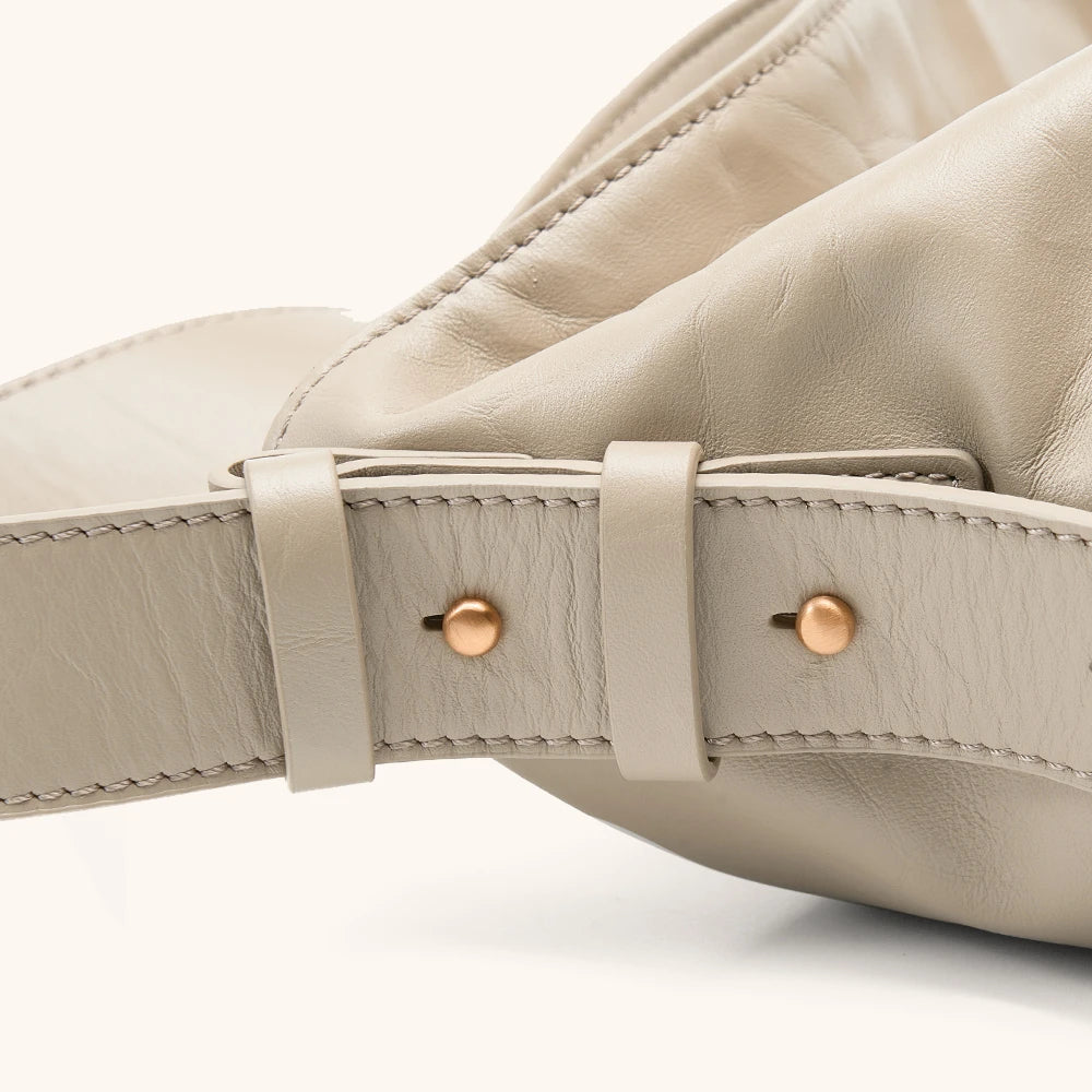 Medium Flow Hobo (Dong Hand-Crinkled Texture)