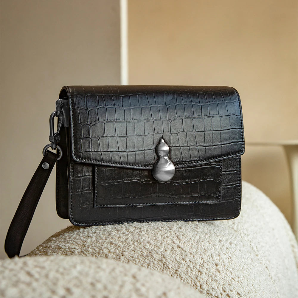 Latch Organizer Purse