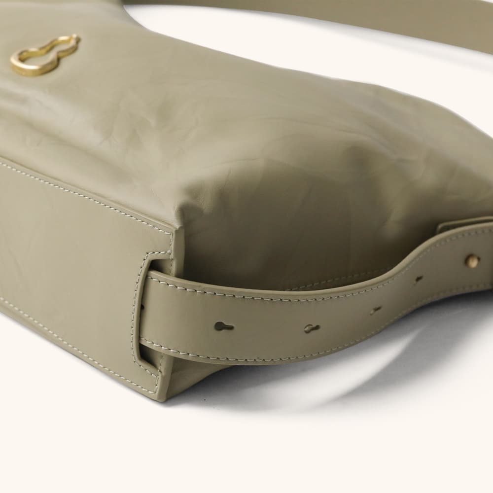 Medium Flow Hobo (Dong Hand-Crinkled Texture)
