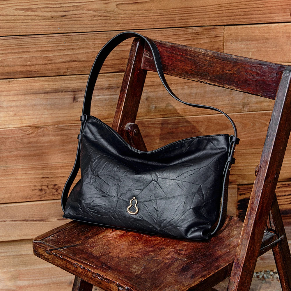 Medium Flow Hobo (Dong Hand-Crinkled Texture)