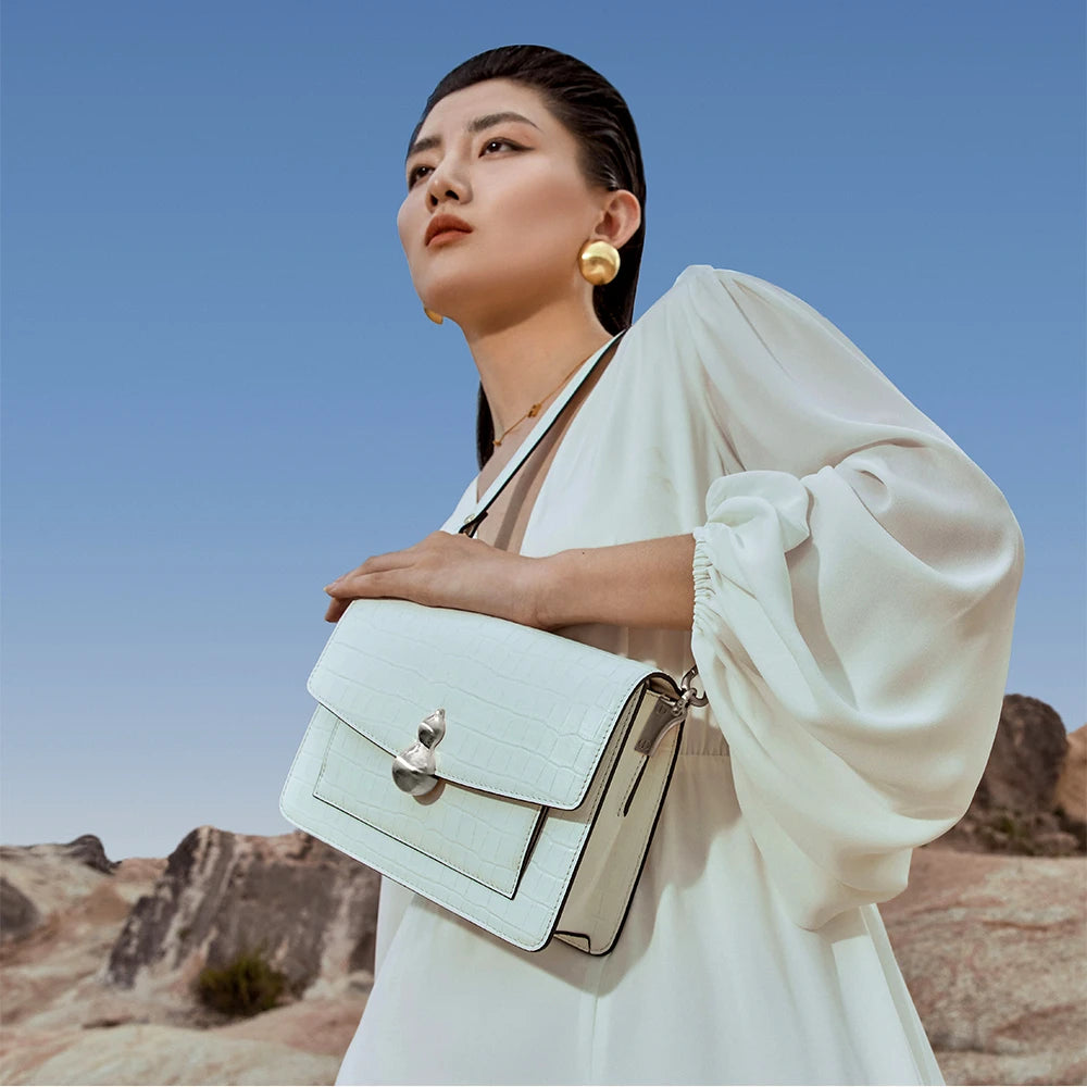 Latch Organizer Purse