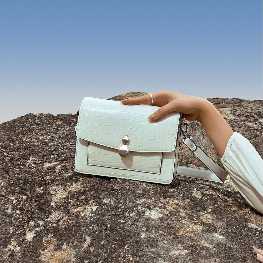 Latch Organizer Purse