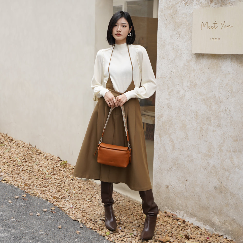 Bampo Snug Shoulder Bag on Model 2