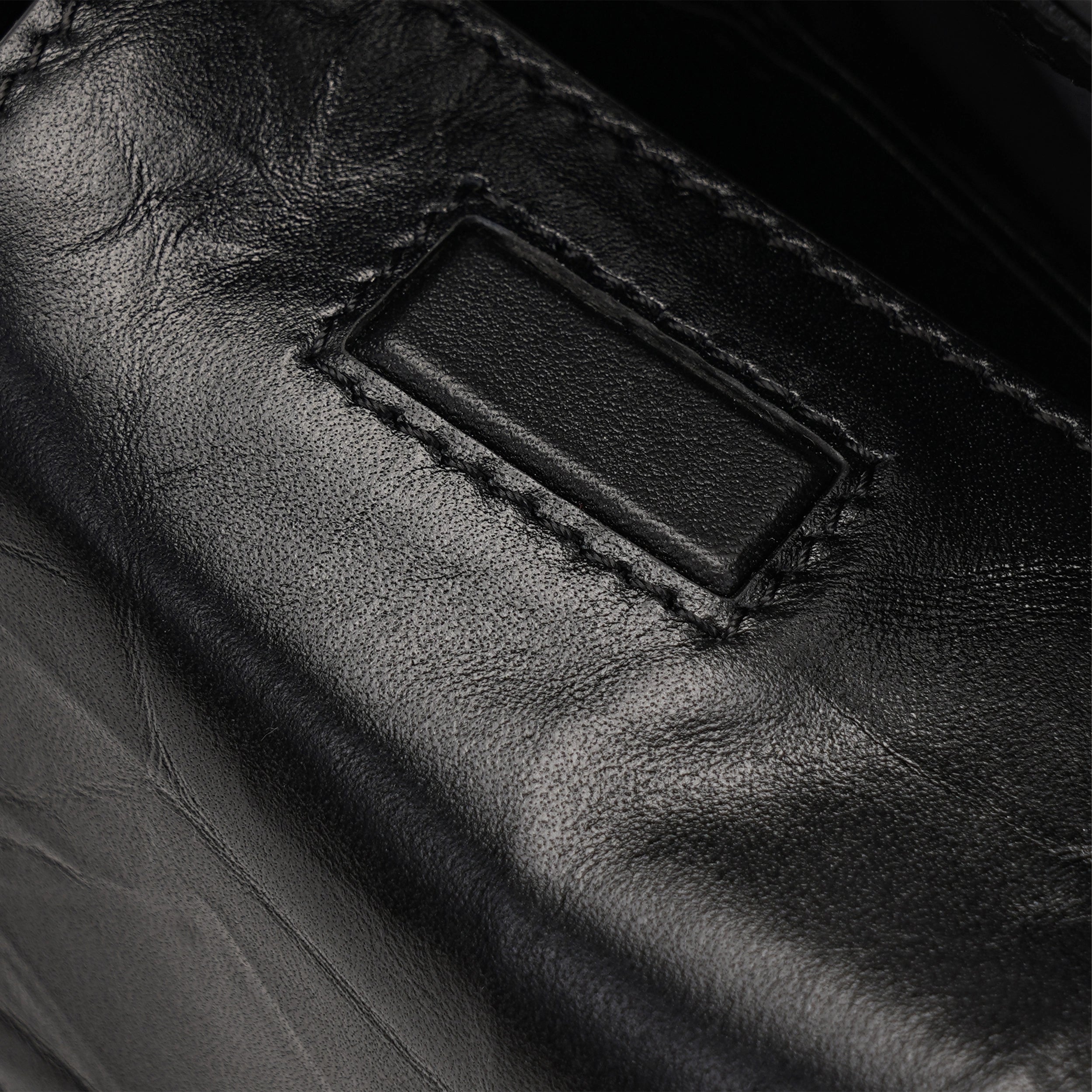 Magnetic snap closure of the Bampo Arch Tote