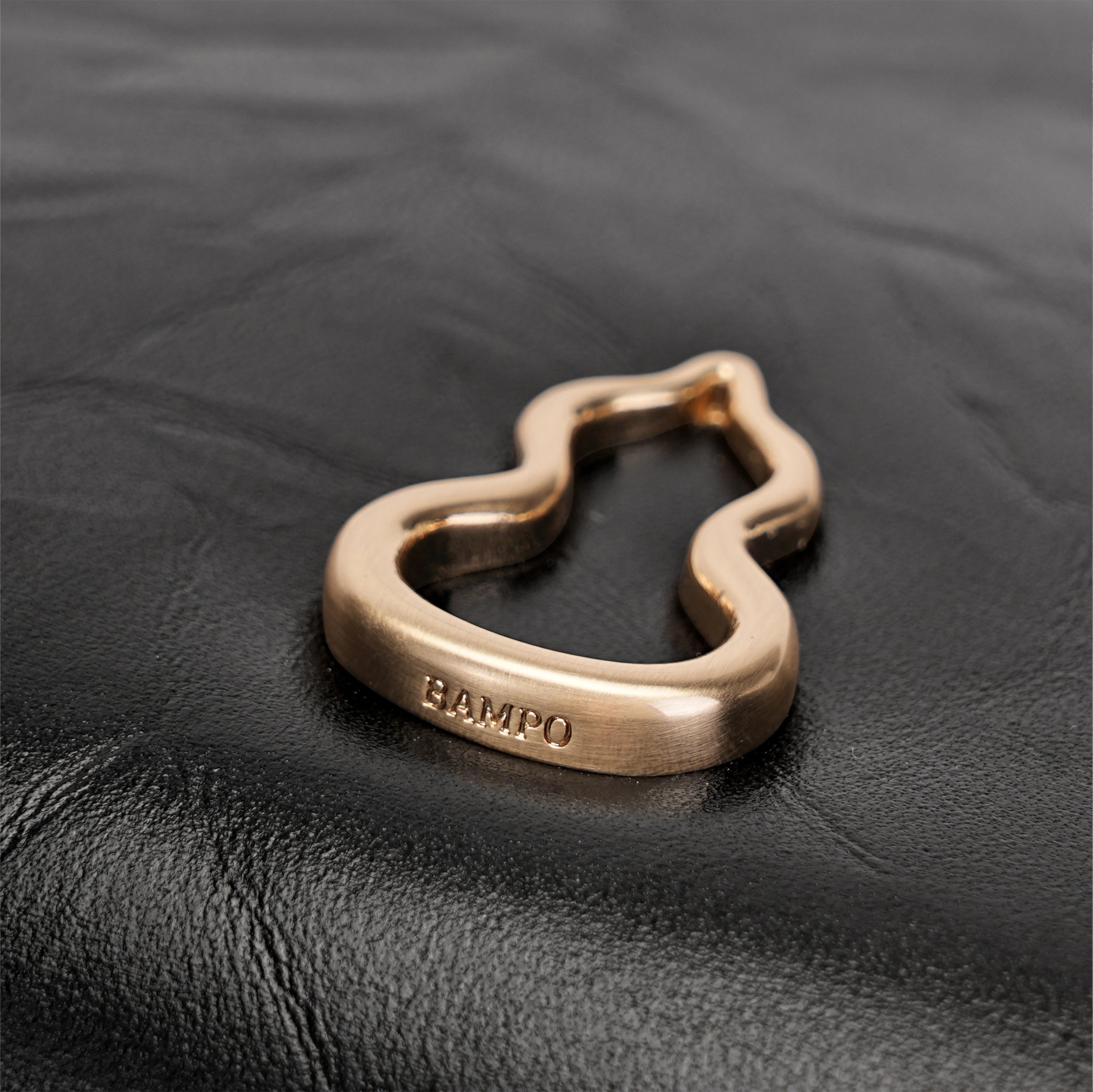 Hulu Hardware of the Bampo Arch Tote