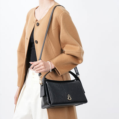 Bampo Arch Tote on Model 8