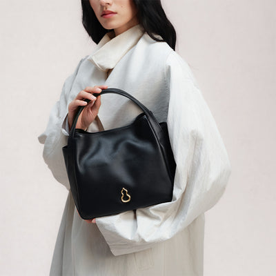 Bampo Drum Tote on Model 2