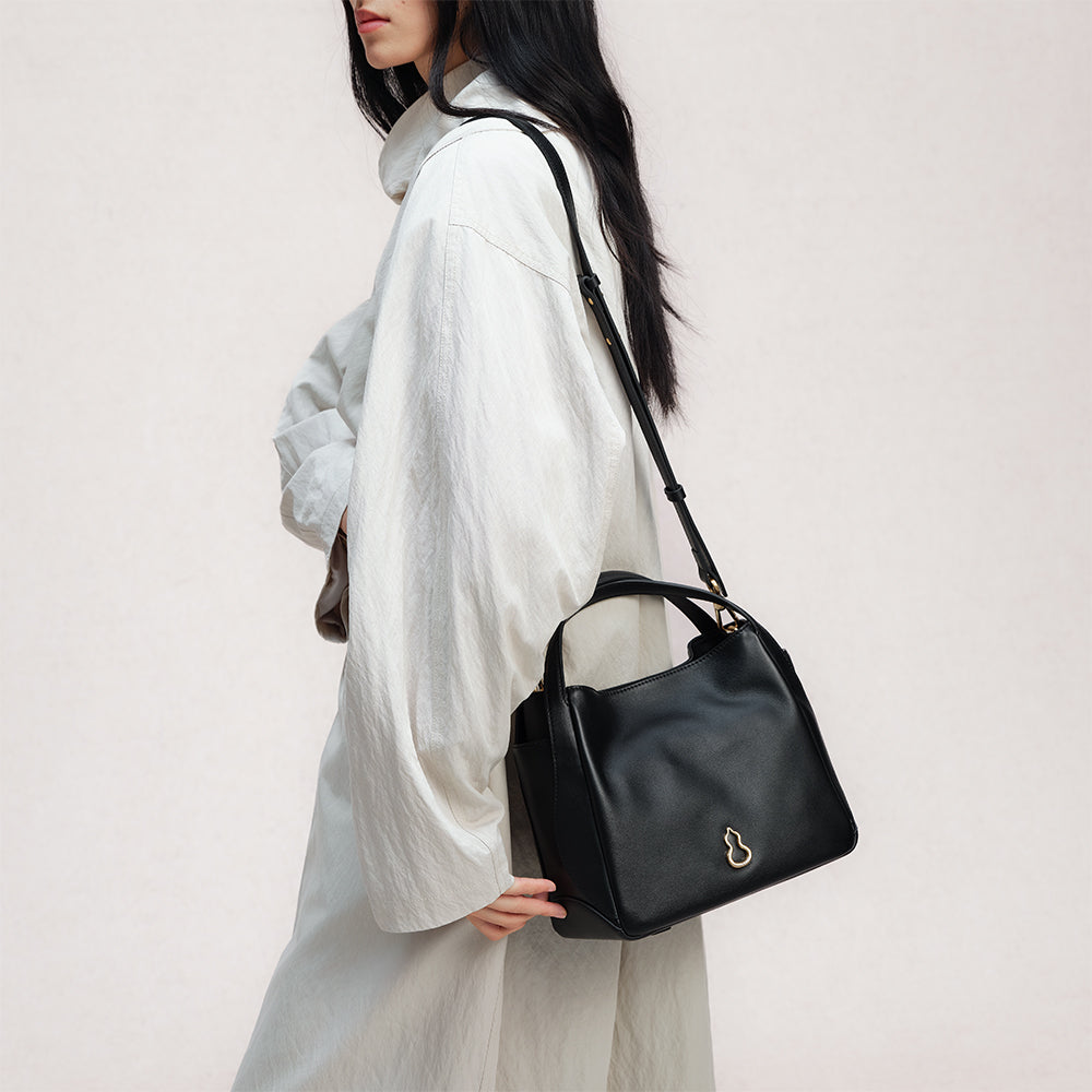 Bampo Drum Tote on Model 9