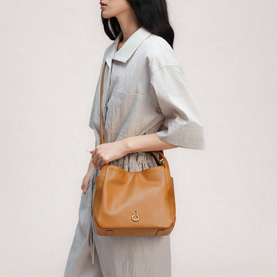 Bampo Drum Tote on Model 2