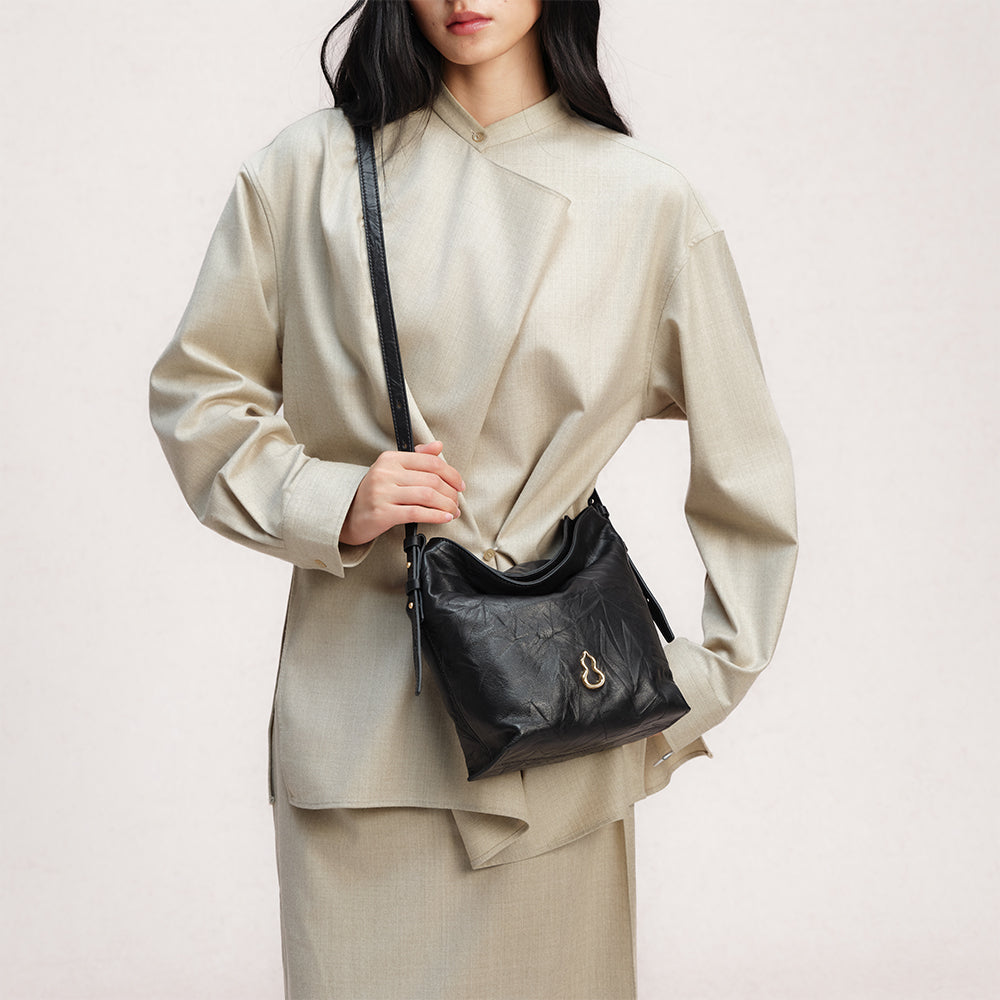 Bampo Flow Bucket Bag on Model 8