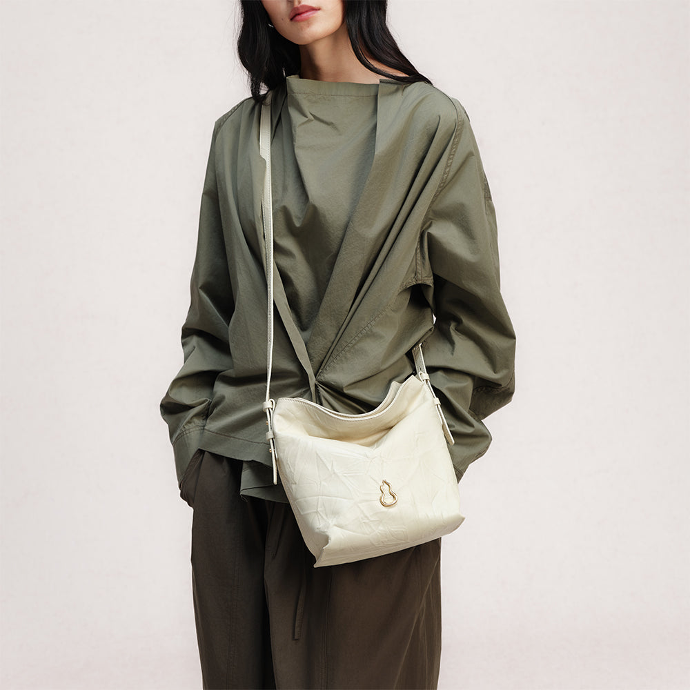 Bampo Flow Bucket Bag on Model 10