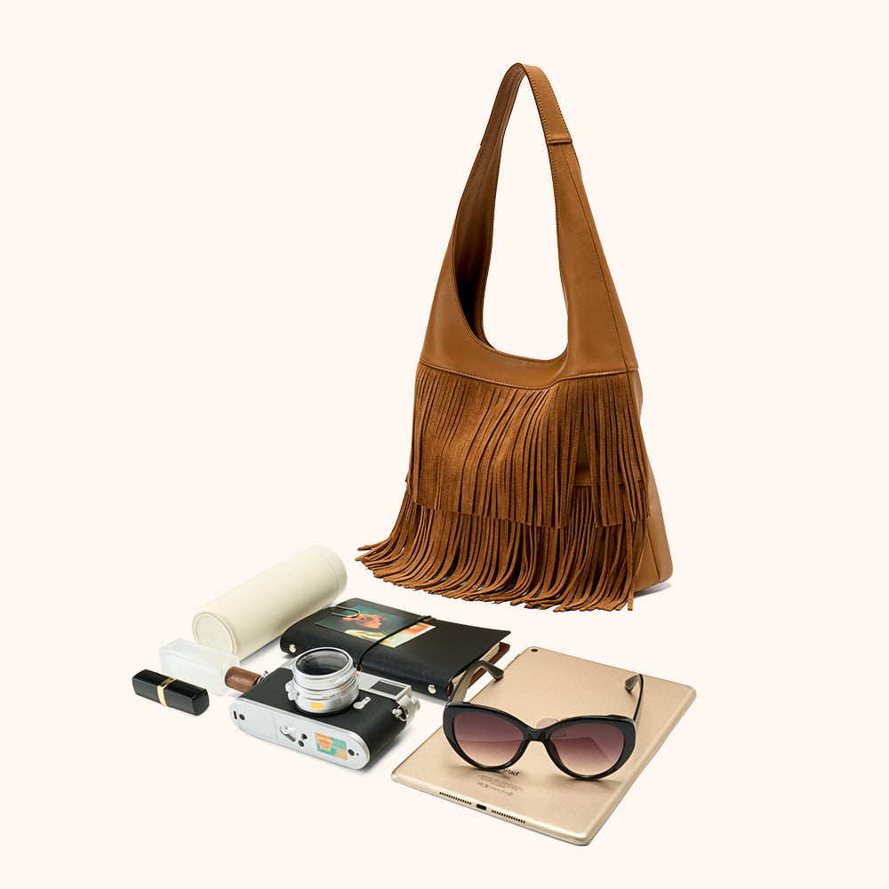 Capacity of the Bampo Flow Double-Faced Fringe Bag#color_caramel