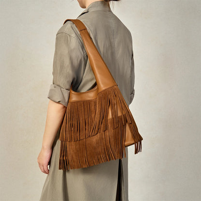 Bampo Flow Double-Faced Fringe Bag on Model 1#color_caramel