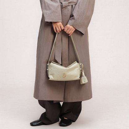 Bampo Flow Pillow Bag on Model 8