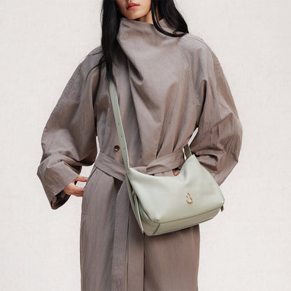 Bampo Flow Voyage Bag on Model 8