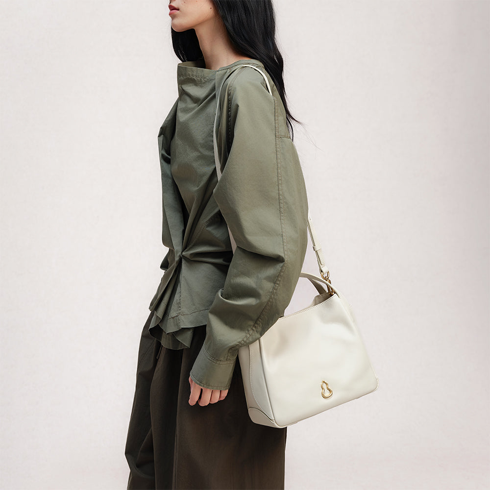 Bampo Harmony Tote on Model 12