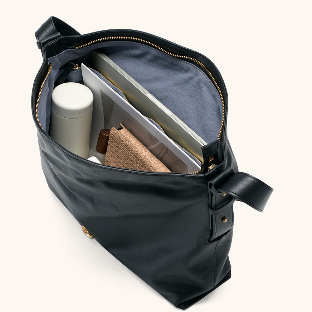 Items laid out to show Bampo Large Flow Hobo capacity