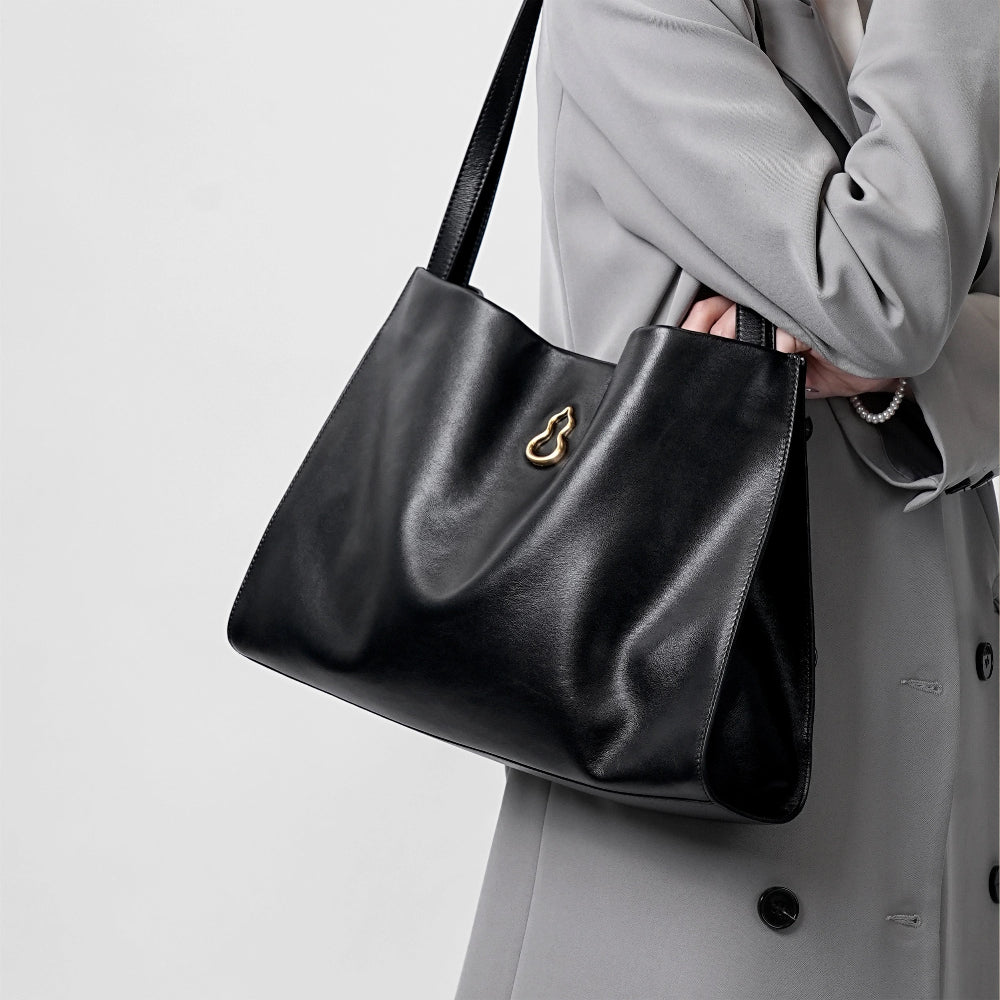Large land tote in black | Bampo