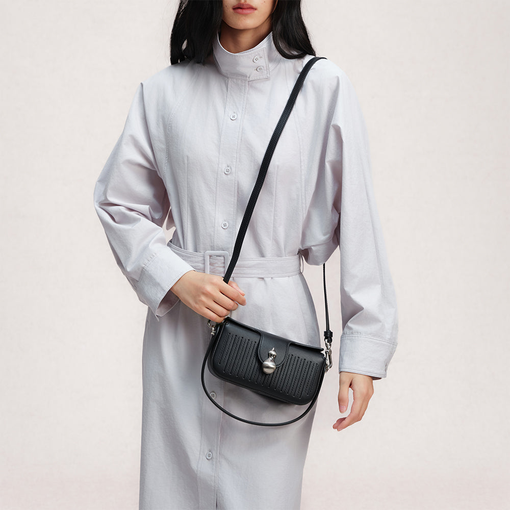 Bampo Latch Boxy Bag on Model 1