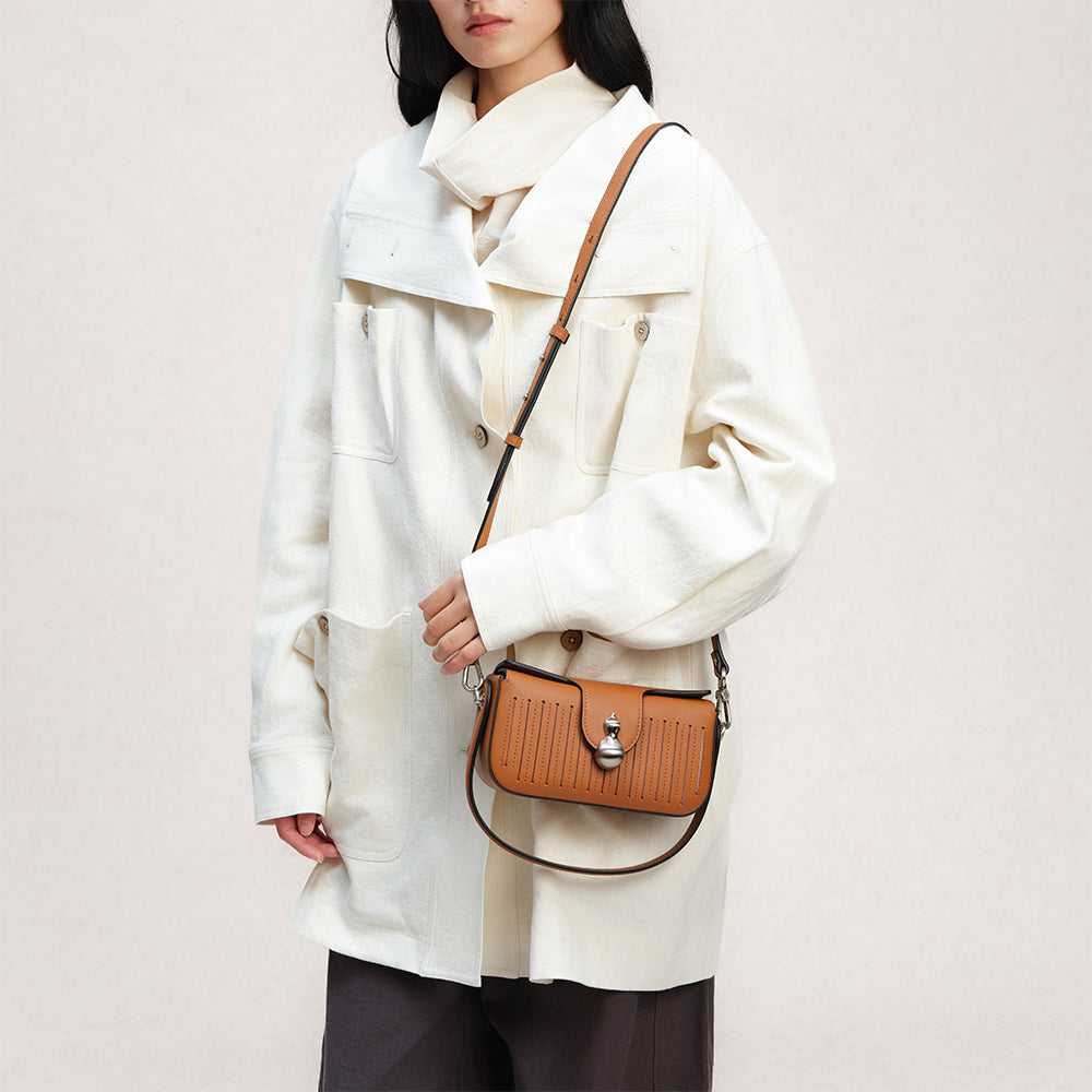 Bampo Latch Boxy Bag on Model 1