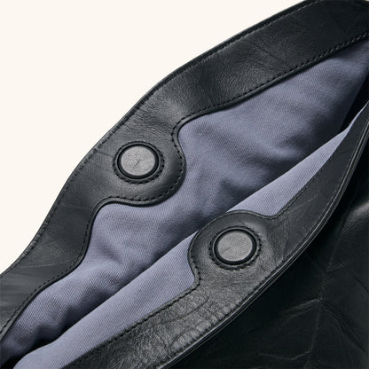 Magnetic snap closure of the Bampo Medium Flow Hobo