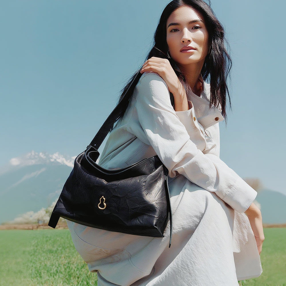 Bampo Medium Flow Hobo on Model 7