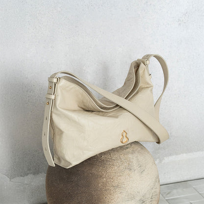 Bampo Medium Land Tote in lifestyle scene 1