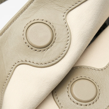 Magnetic snap closure of the Bampo Medium Flow Hobo