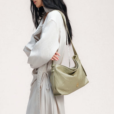 Bampo Medium Flow Hobo on Model 10
