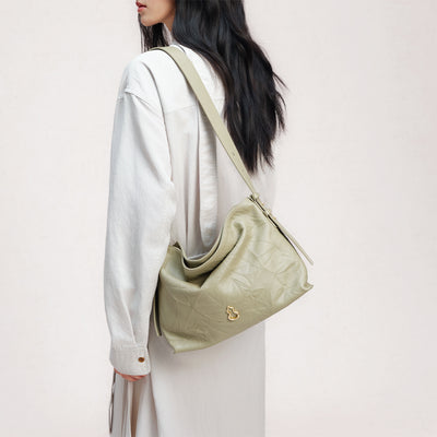 Bampo Medium Flow Hobo on Model 9