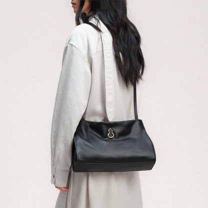 Bampo Medium Land Tote on Model 6