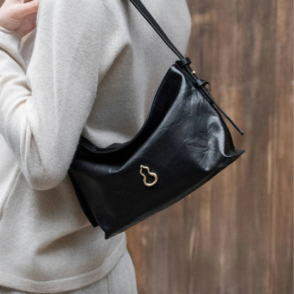 Bampo Small Flow Hobo on Model 4