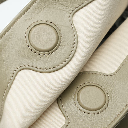 Magnetic snap closure of the Bampo Small Flow Hobo