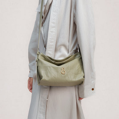 Bampo Small Flow Hobo on Model 3