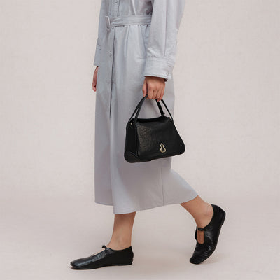 Bampo Small Harmony Tote (Vegetable Tanned) on Model 8